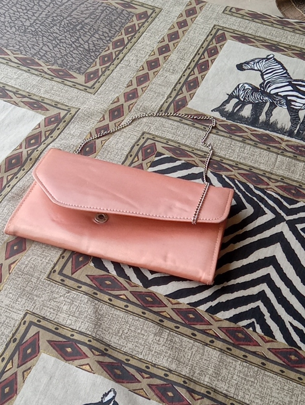 Elegant Peach Chain-Handle Women's Clutch